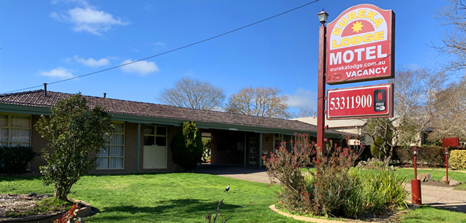 Eureka Lodge Motel is ideally situated in a quiet spacious garden setting away from highway noise.